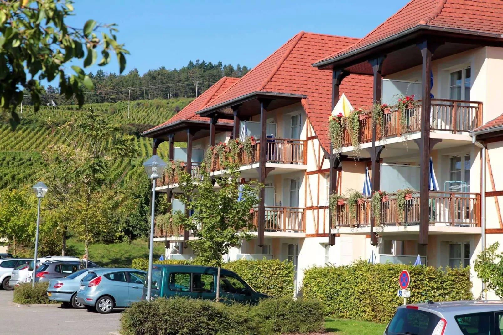 Le Domaine des Rois 3-Exterior summer