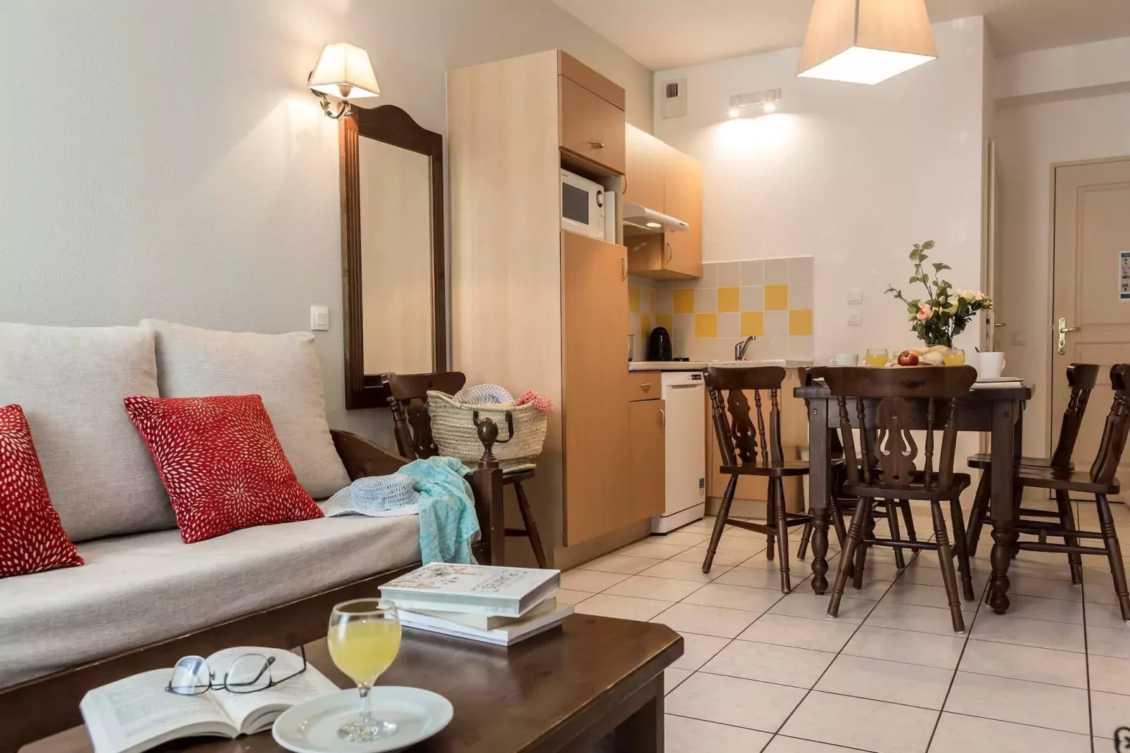 Le Domaine des Rois 3-Living room