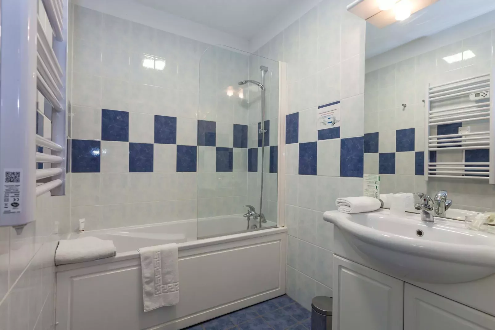 Le Domaine des Rois 3-Bathroom