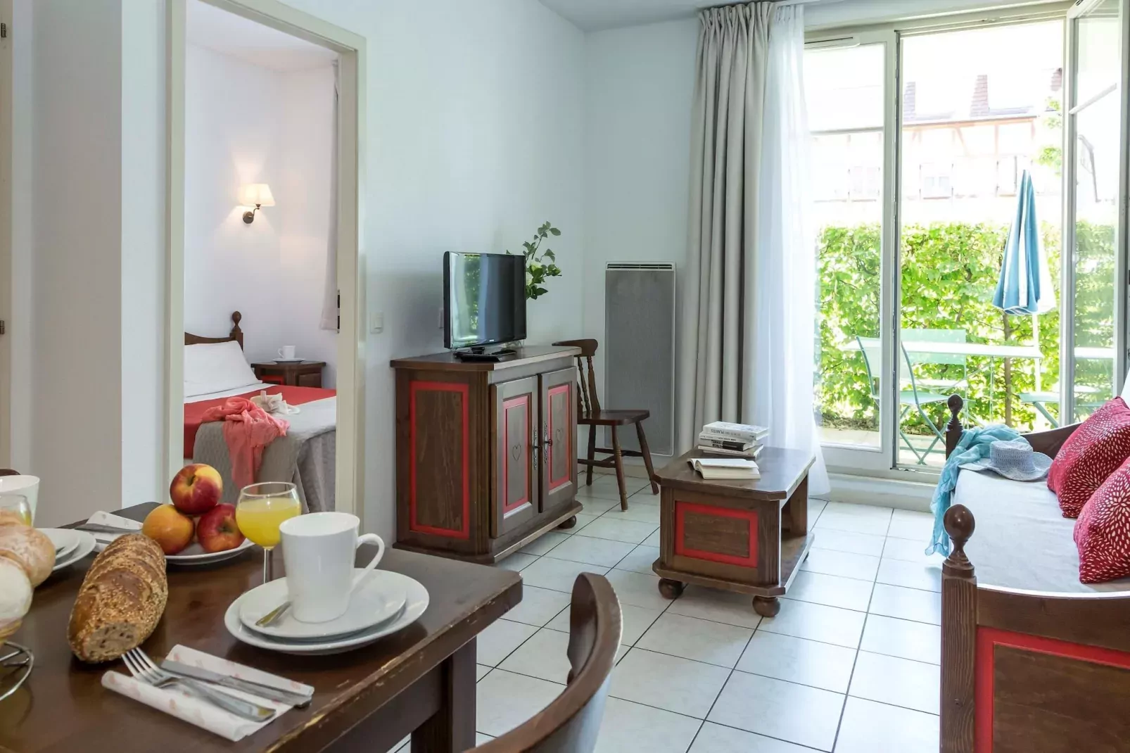 Le Domaine des Rois 3-Dining room