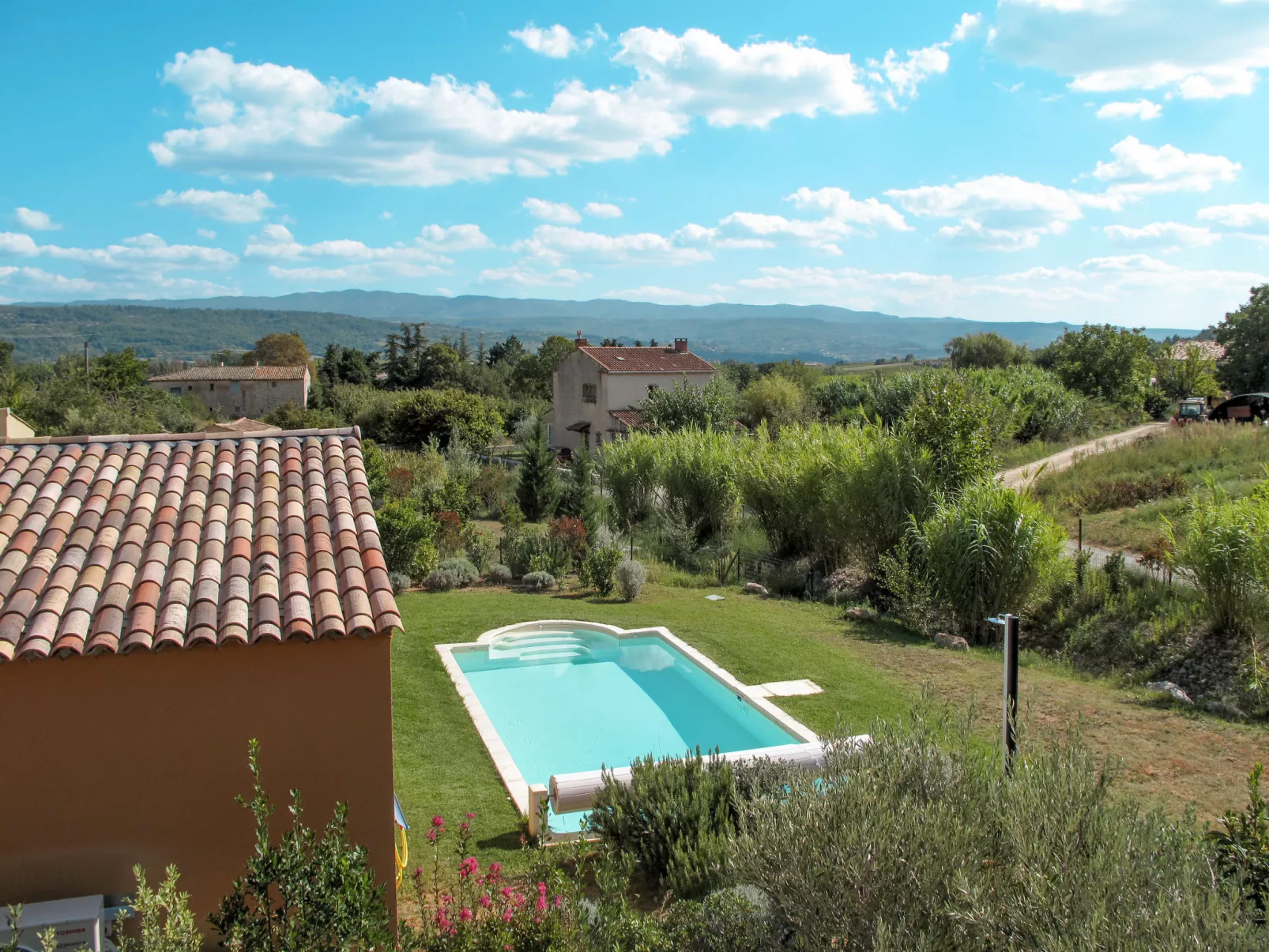 Le Clos Savornin V10IC-Outside