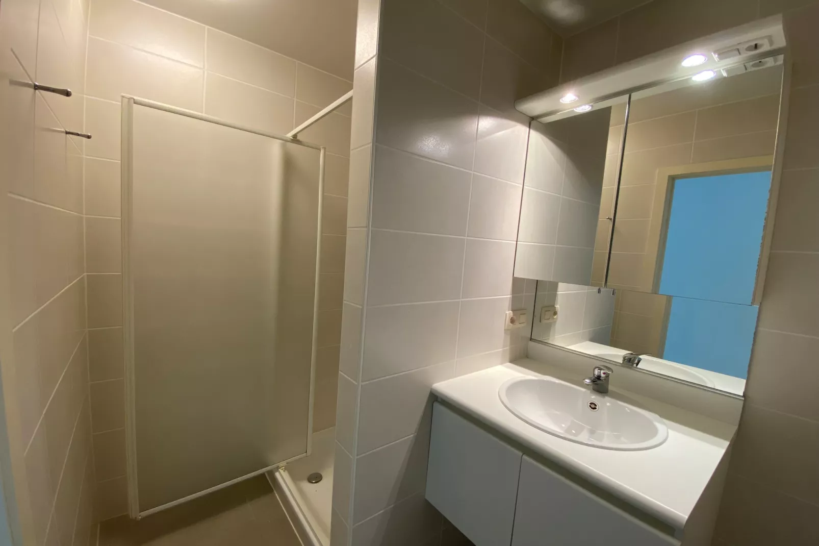 LECTUS I 5/0204PK-Bathroom