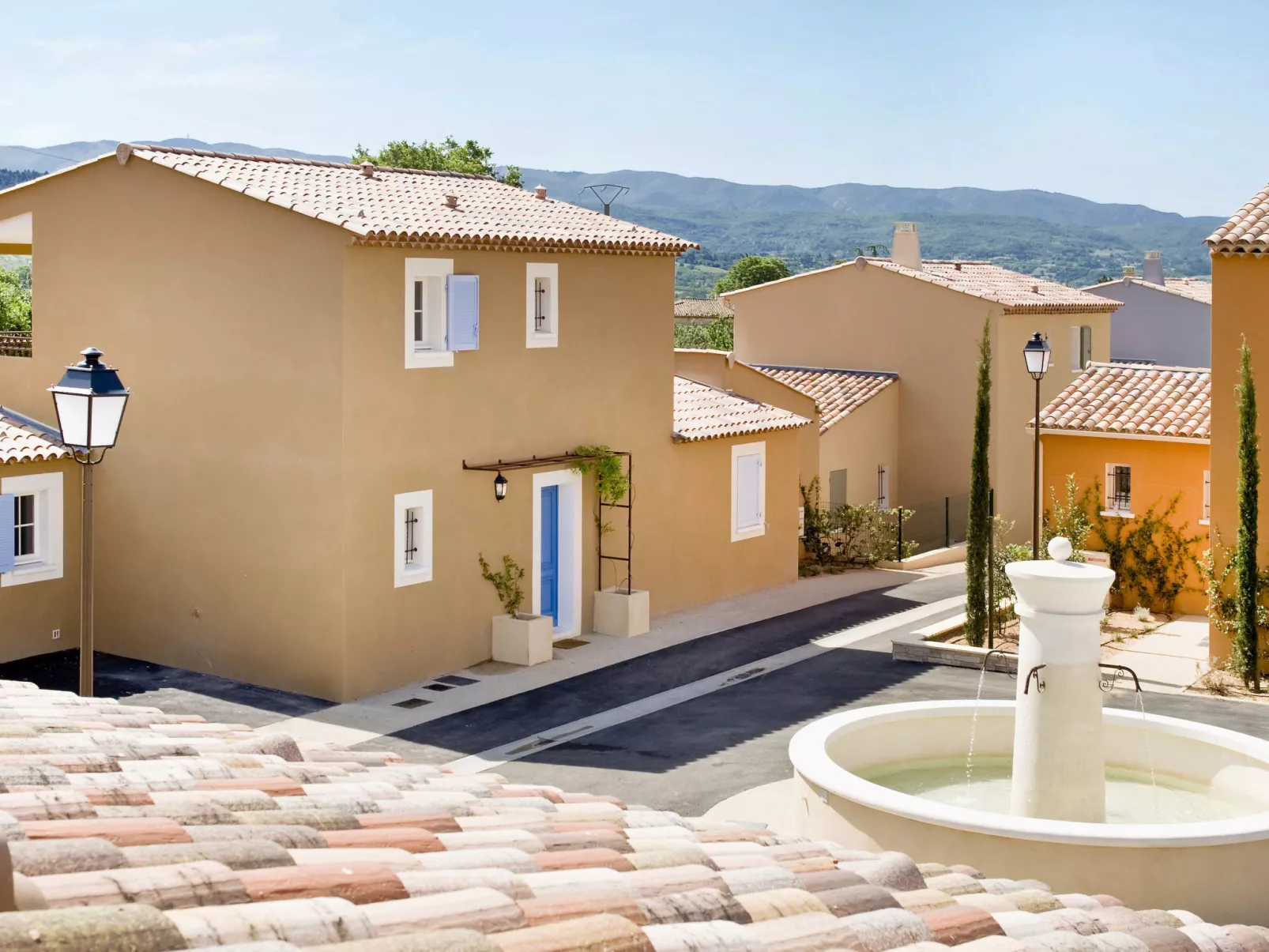 Le Clos Savornin V8ID-Outside