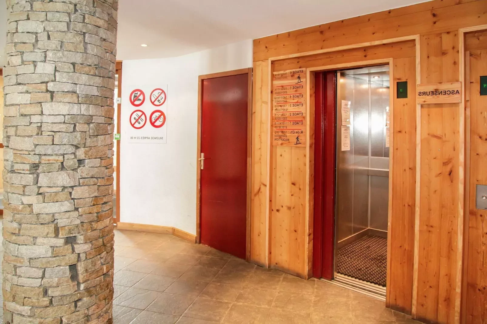 Le Hameau du Borsat 1-Reception hall