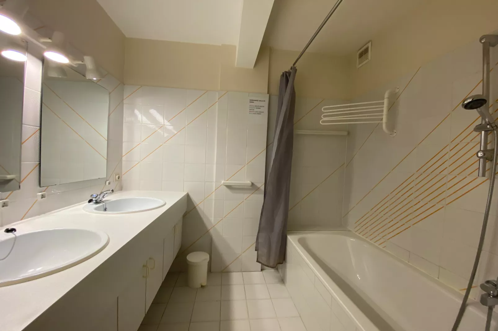 GARBI-Bathroom