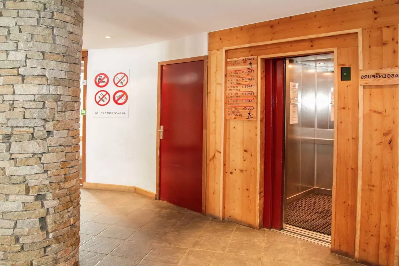 Le Hameau du Borsat 4-Reception hall