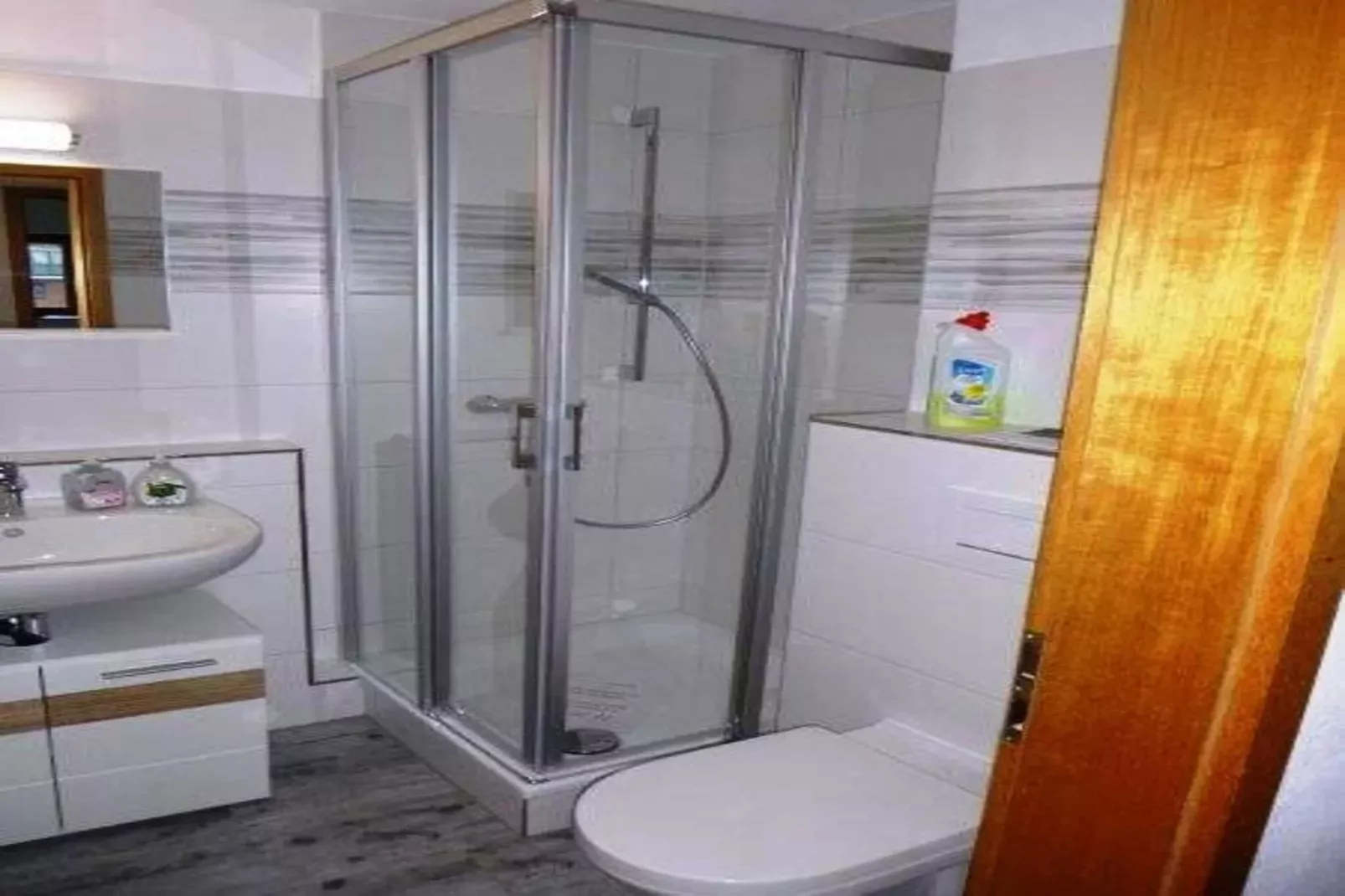 FeWo Lemk 16 1 OG-Badezimmer