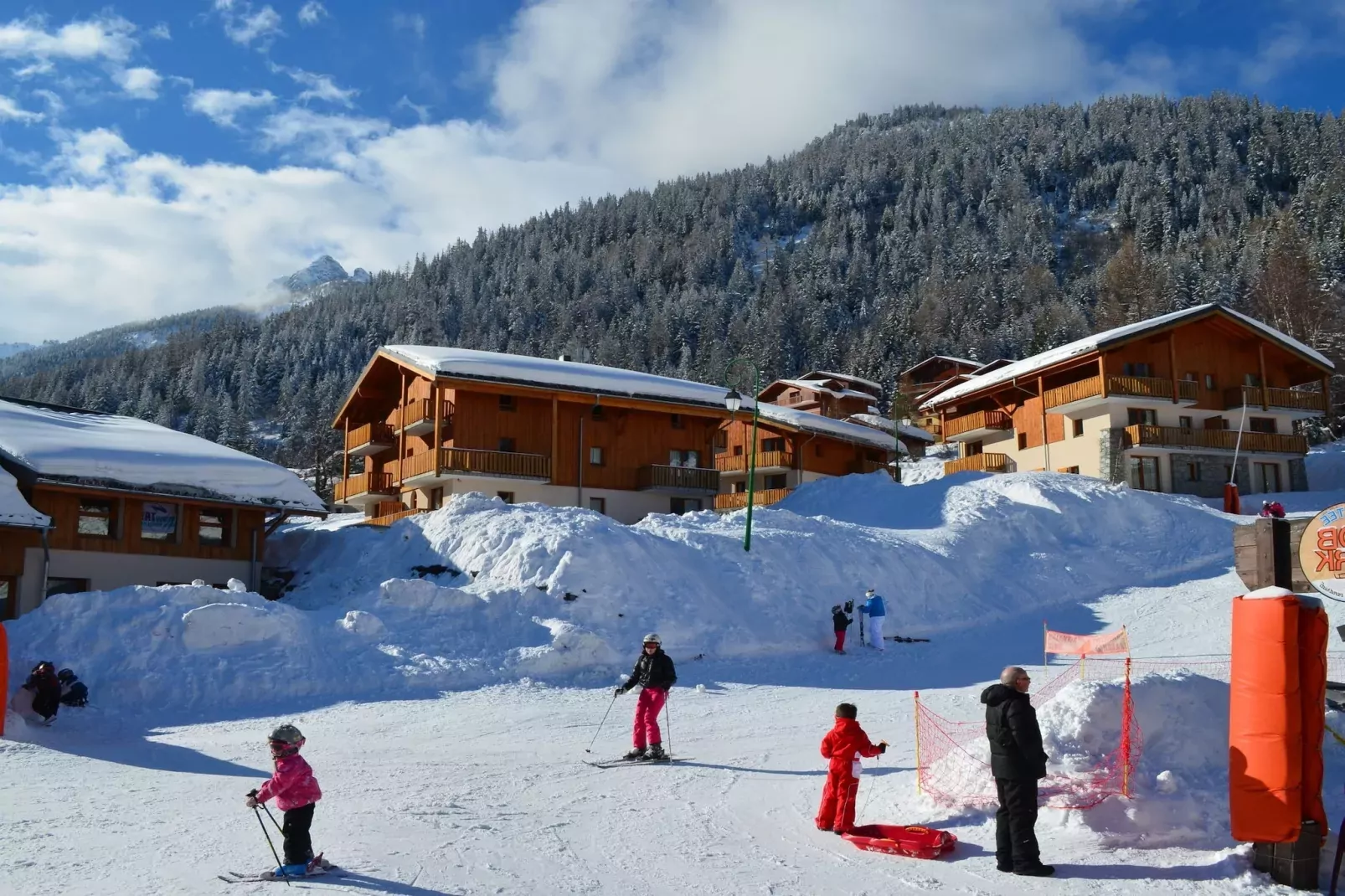 Les Chalets de la Ramoure 2-Exterior winter