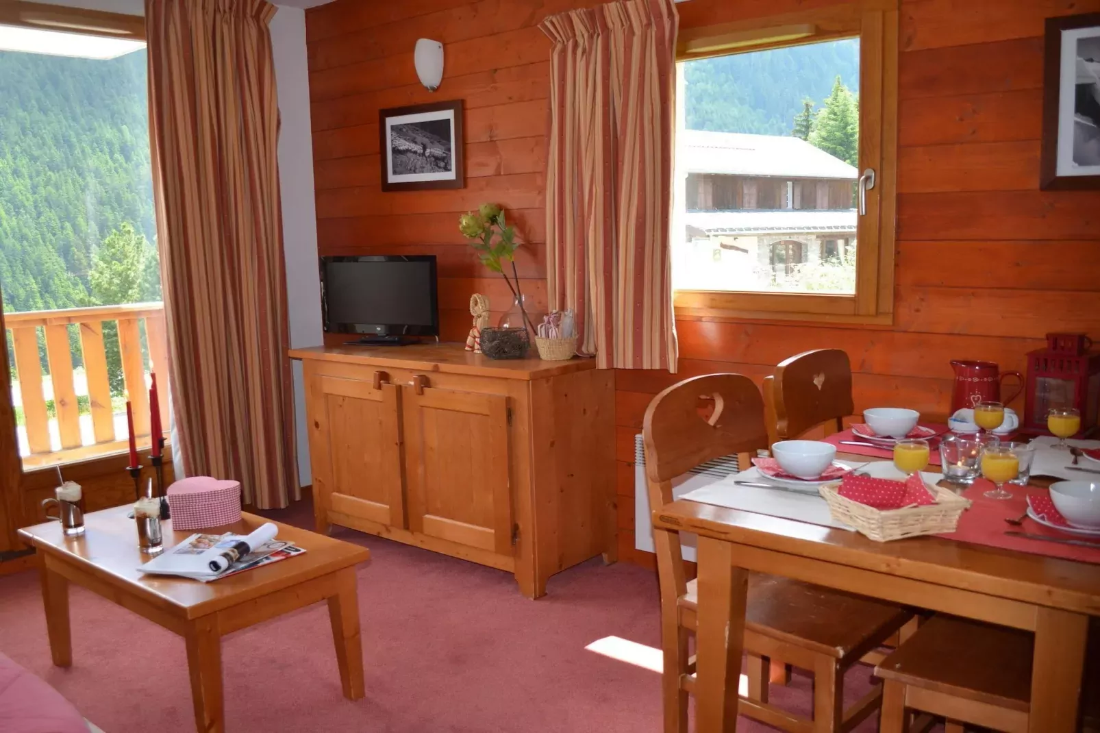 Les Chalets de la Ramoure 2-Living room