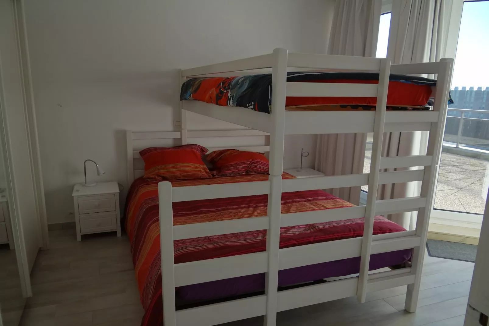 DEN OEVER V 903-Bedroom