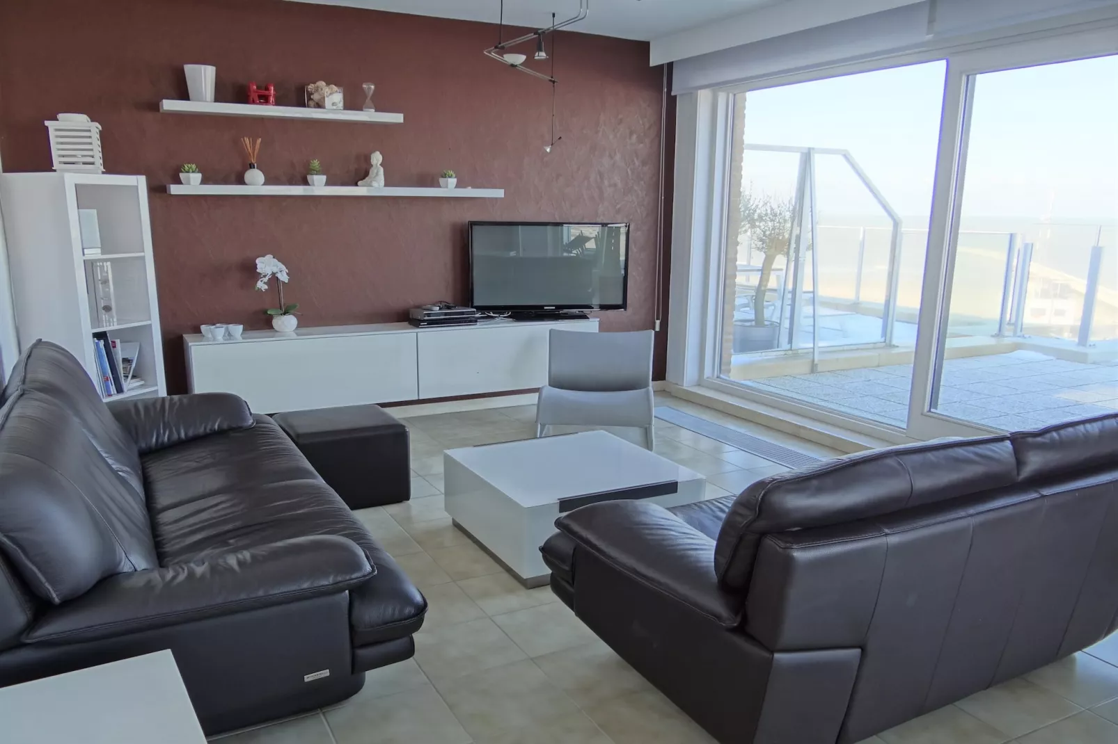 DEN OEVER V 903-Living room