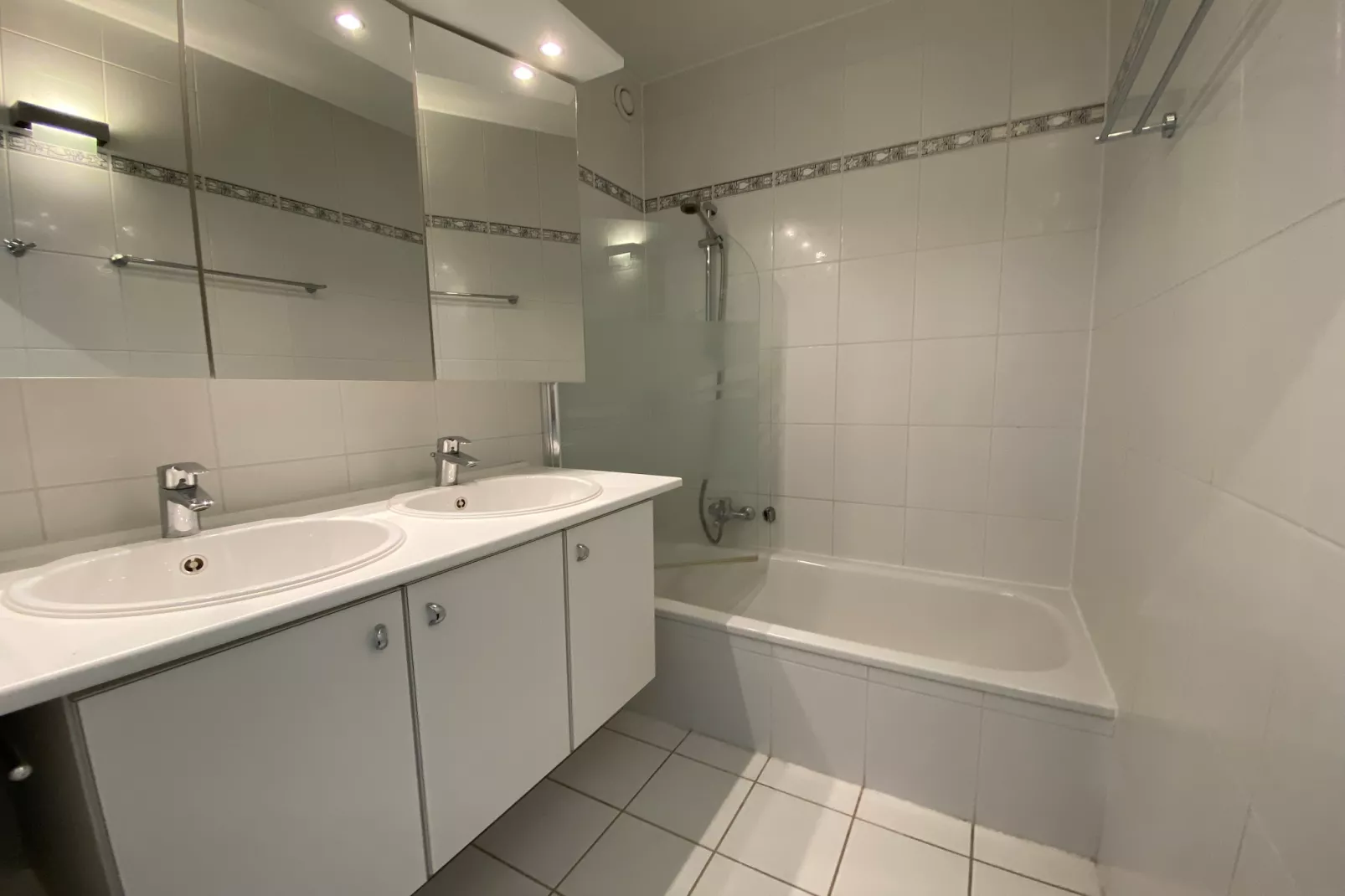 CASINO AB B0502-Bathroom