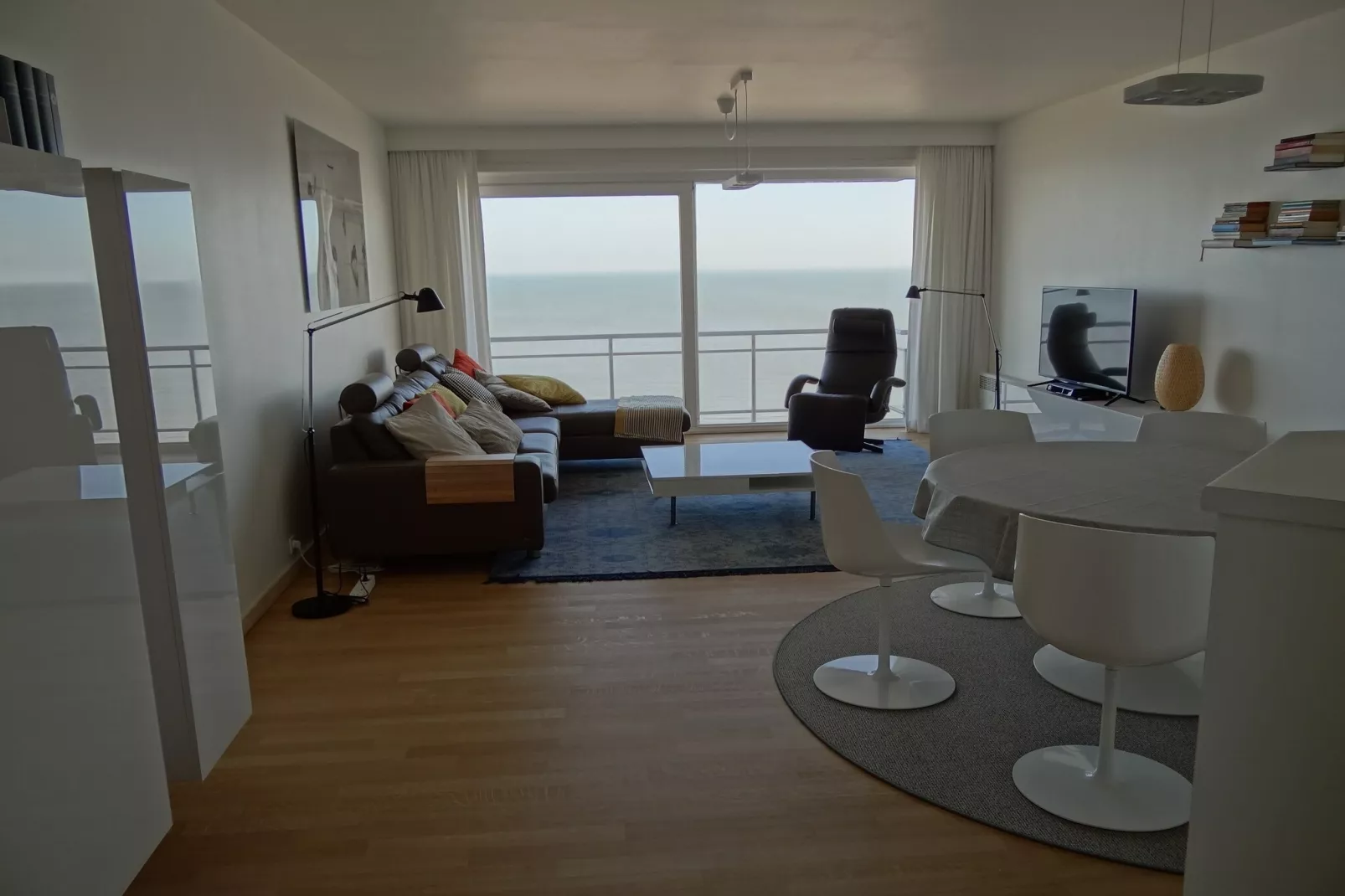 SCORPIO BI 1201GAR-Living room