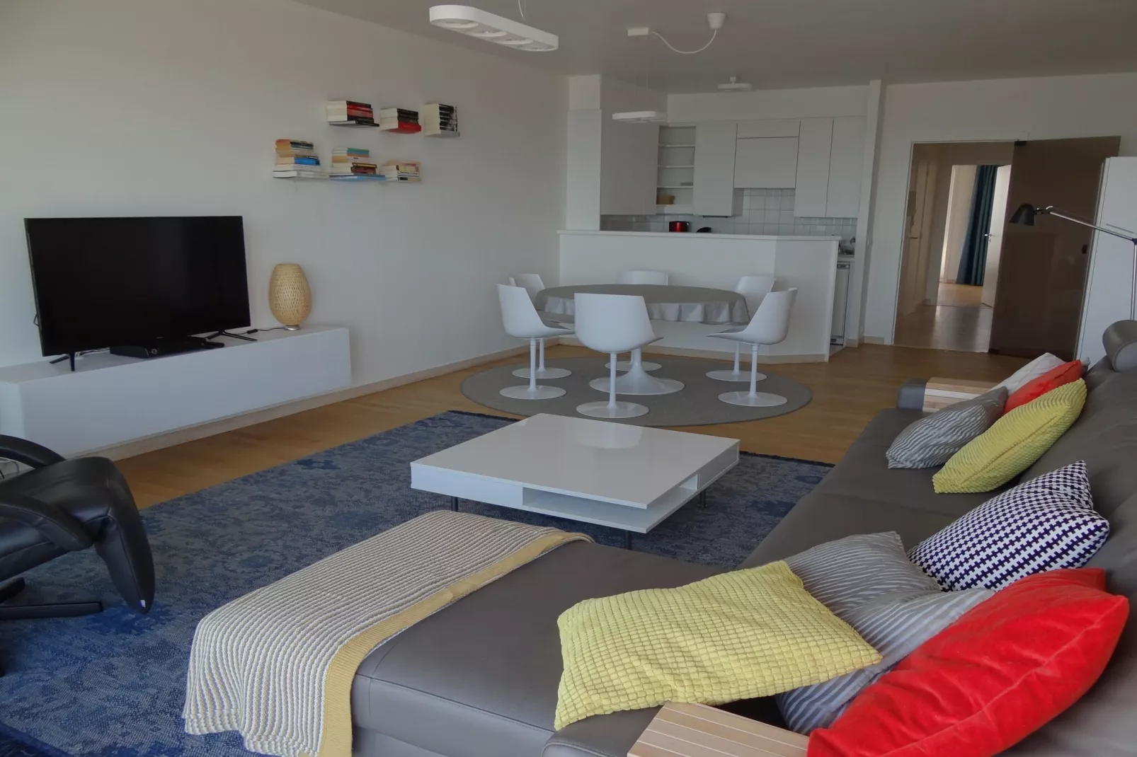 SCORPIO BI 1201GAR-Living room