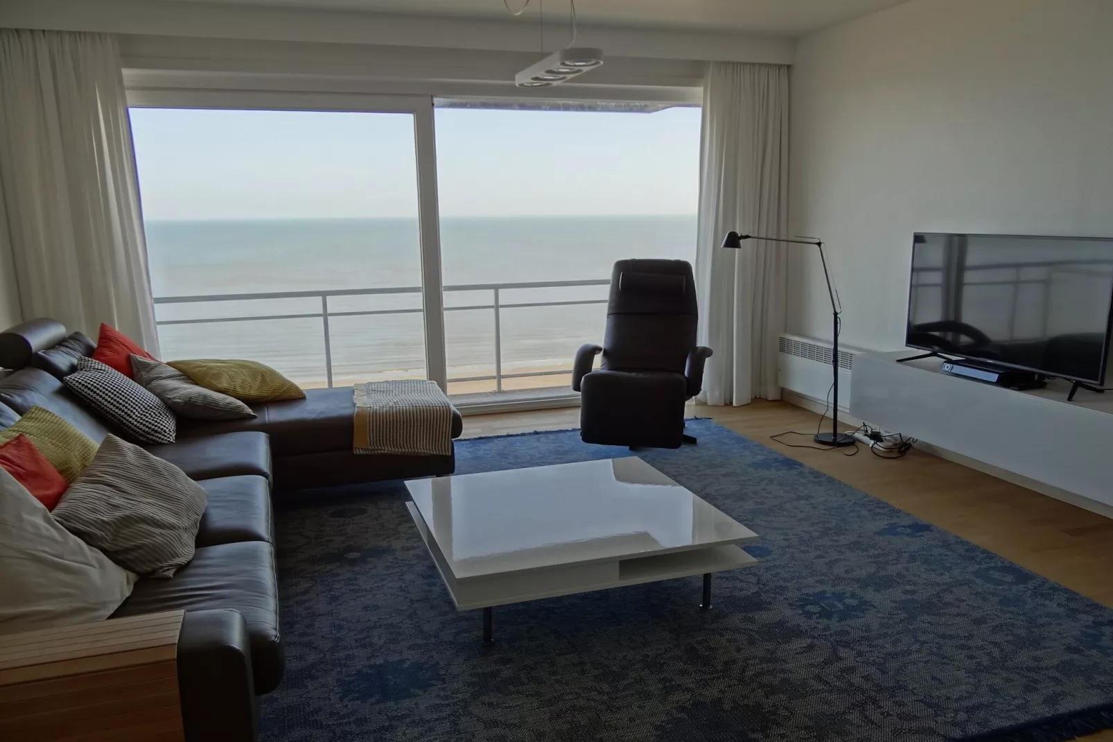 SCORPIO BI 1201GAR-Living room