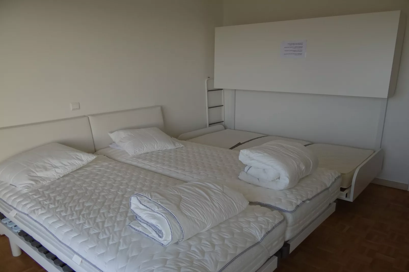 SCORPIO BI 1201GAR-Bedroom