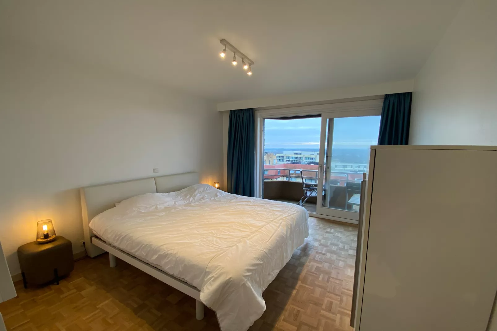 SCORPIO BI 1201GAR-Bedroom