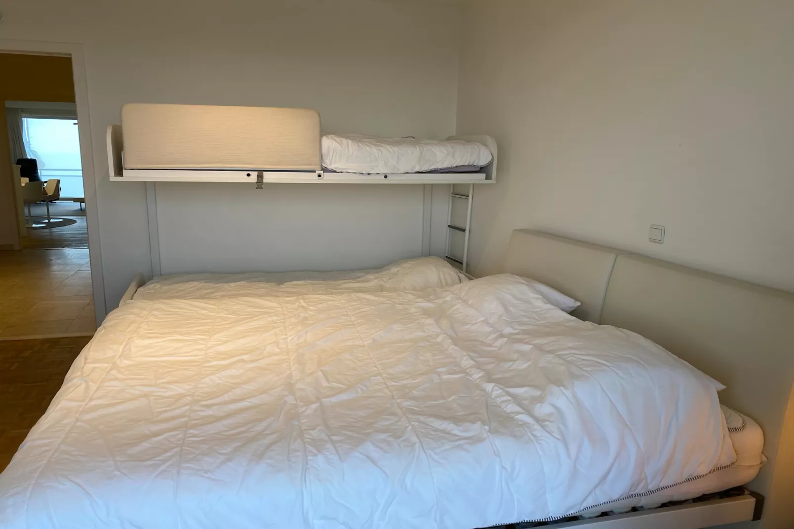 SCORPIO BI 1201GAR-Bedroom