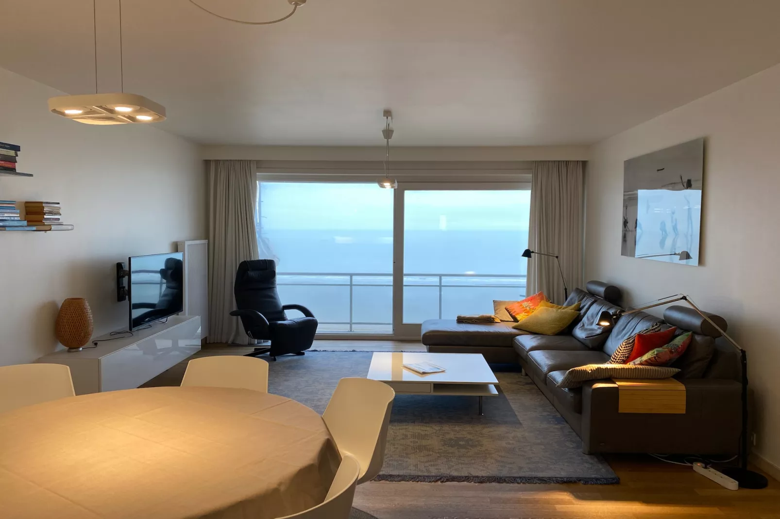 SCORPIO BI 1201GAR-Living room