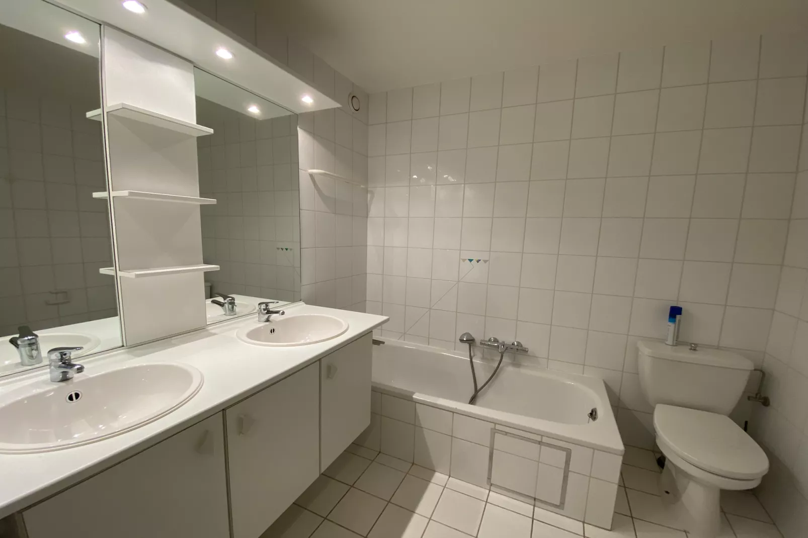 SCORPIO BI 1201GAR-Bathroom
