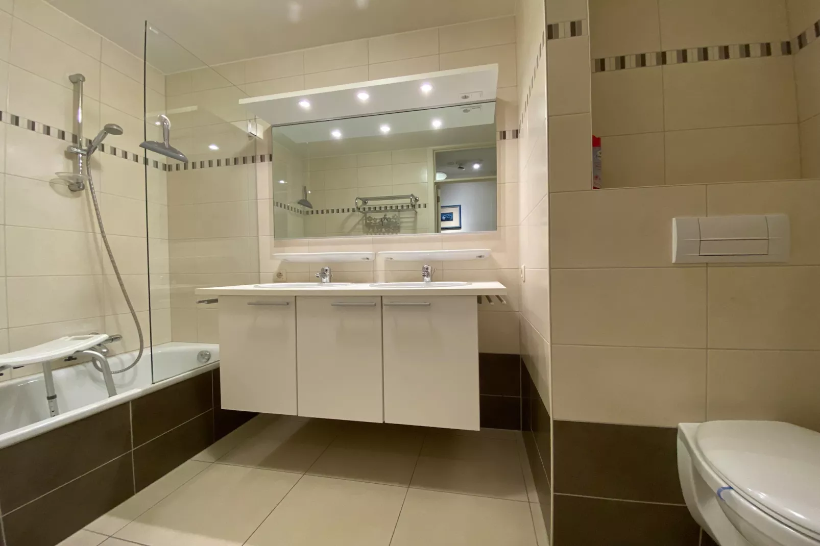 LECTUS I 3/0202GAR-Bathroom