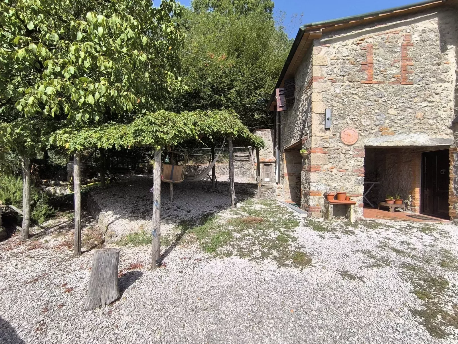 Il Grillo Parlante-Outside