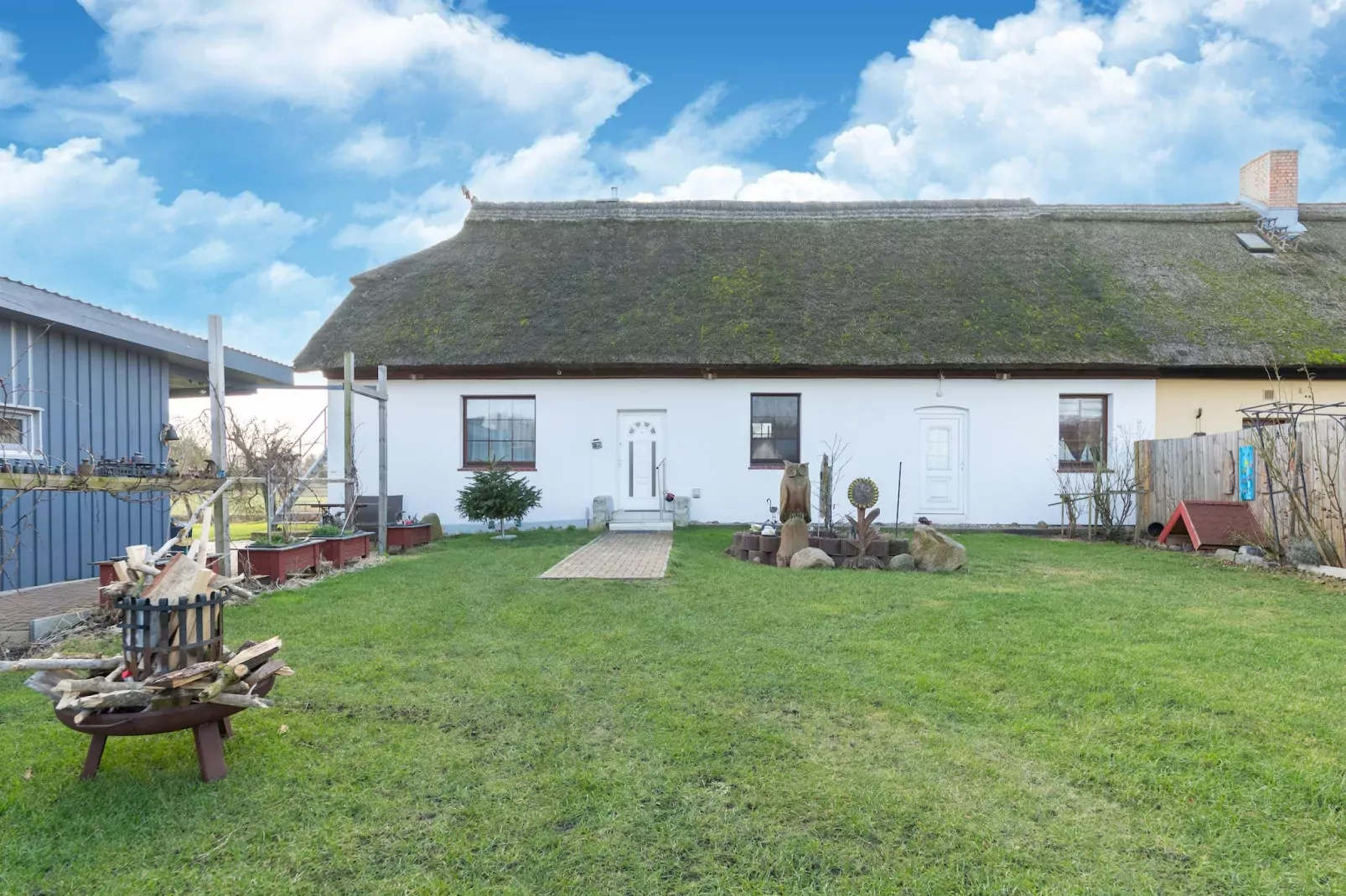 Ferienhaus am Peenebach in Klein Bünzow-Exterior summer