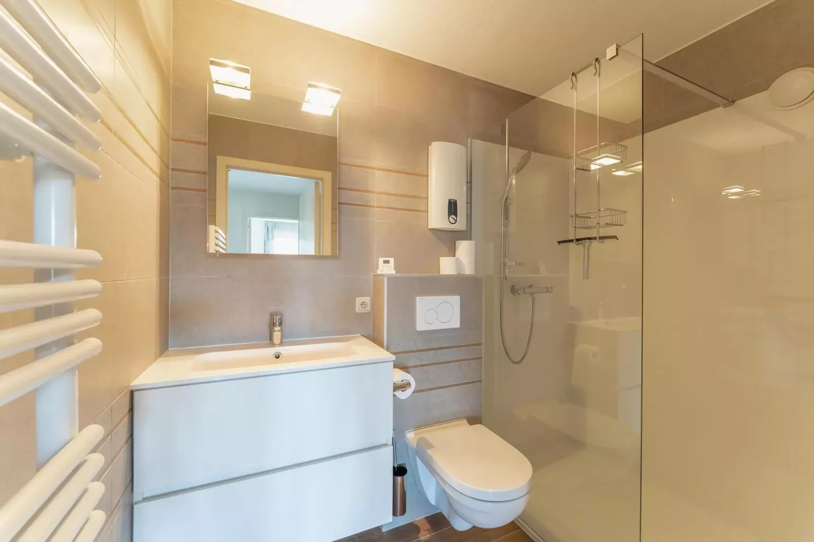 PLAZA E/2413-Badezimmer