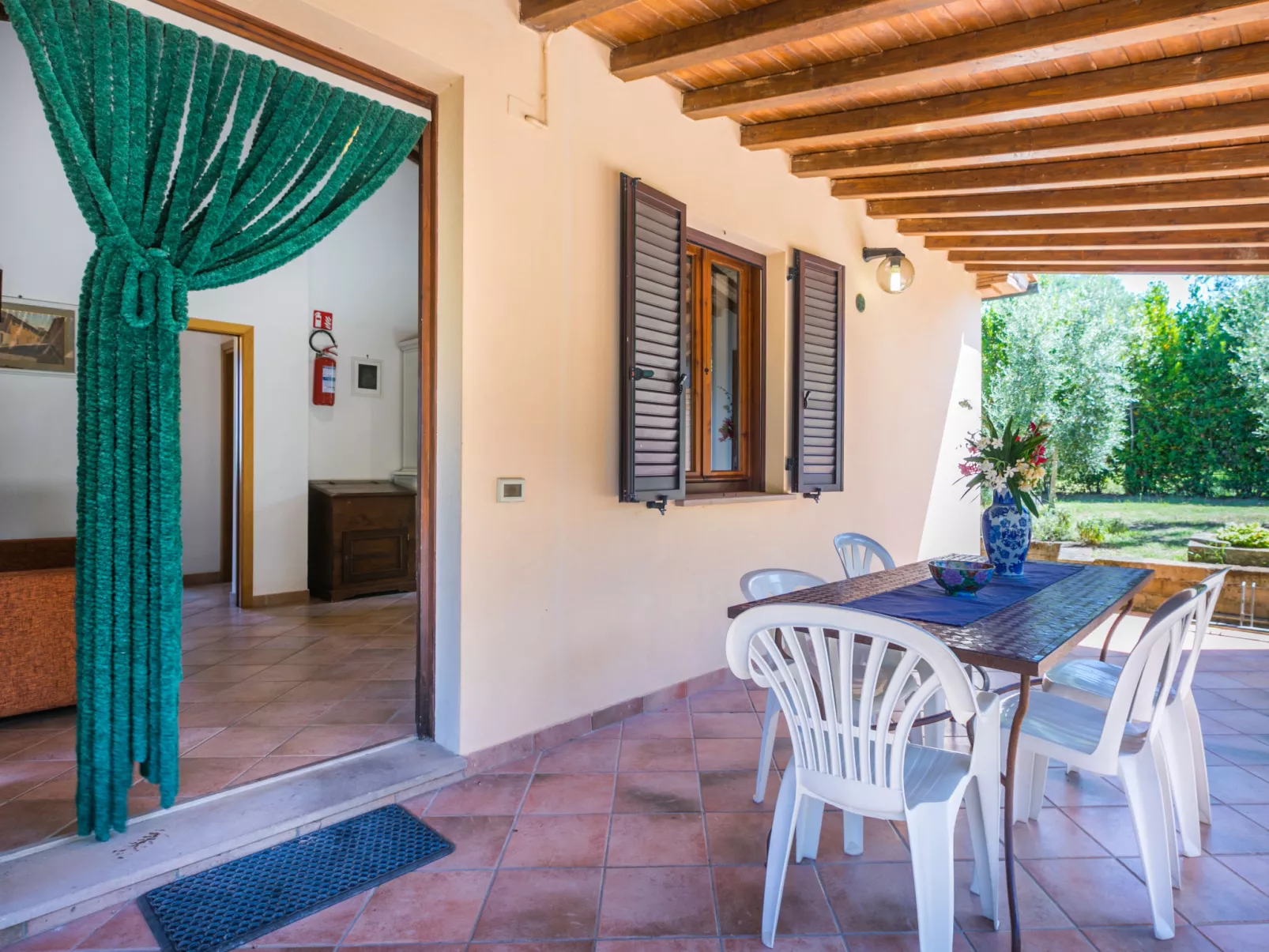 Oliveta 2-Outside