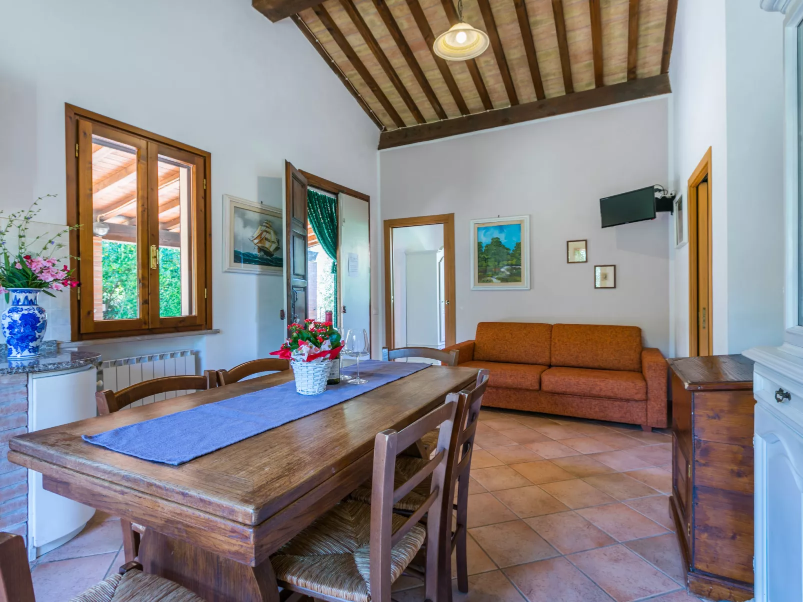 Oliveta 2-Inside
