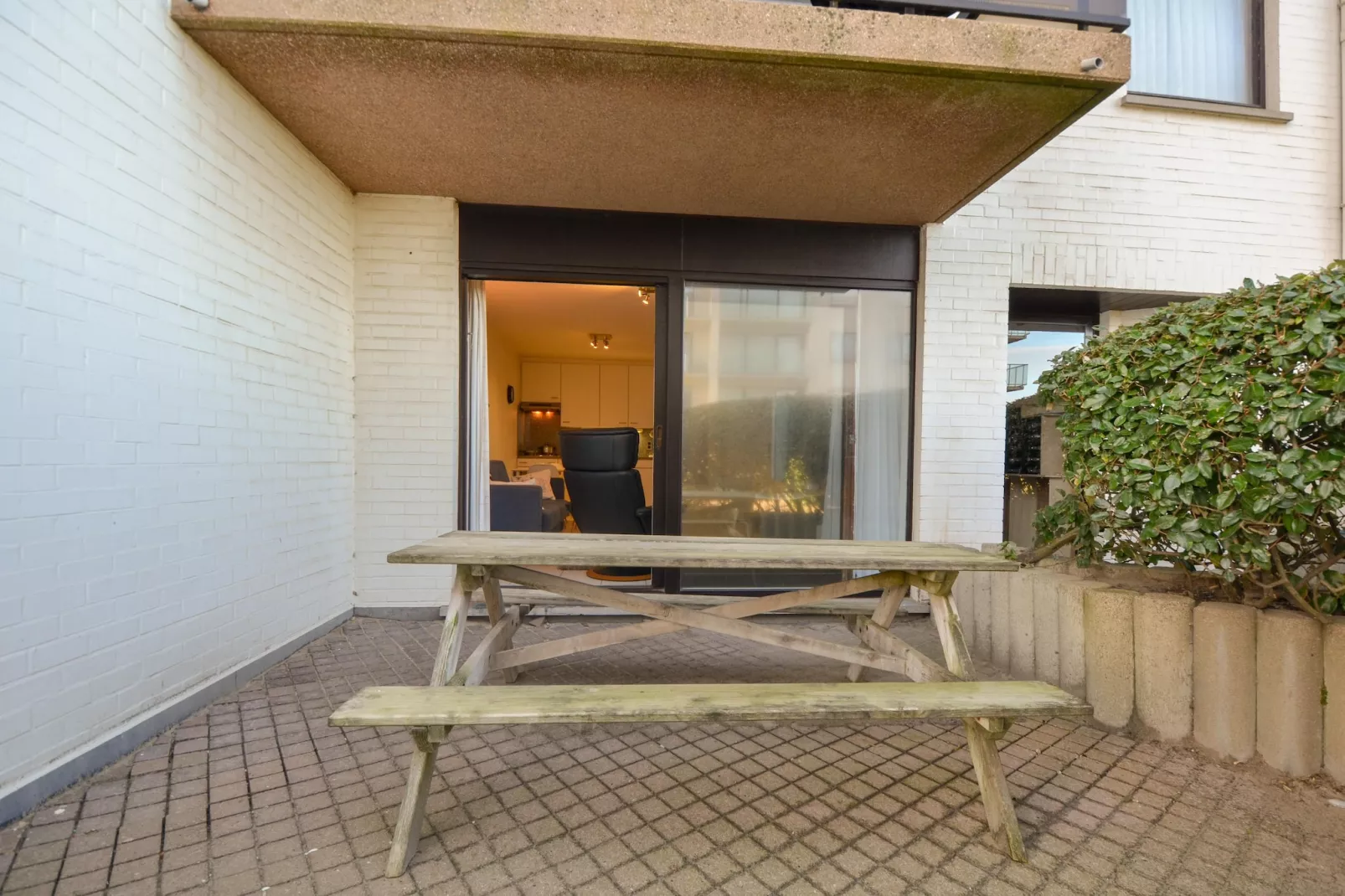 PLAZA G/1601-Exterior summer
