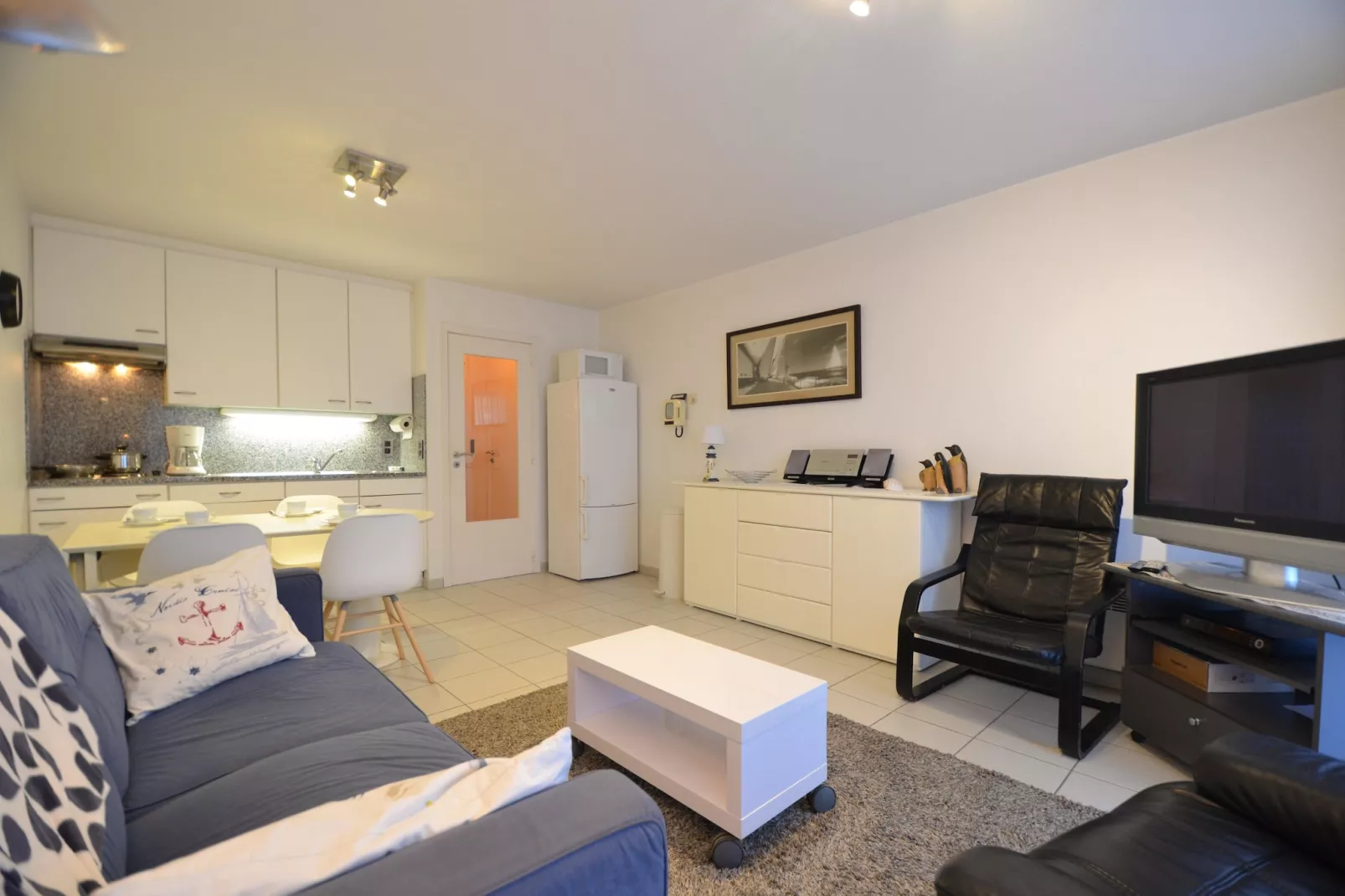 PLAZA G/1601-Living room
