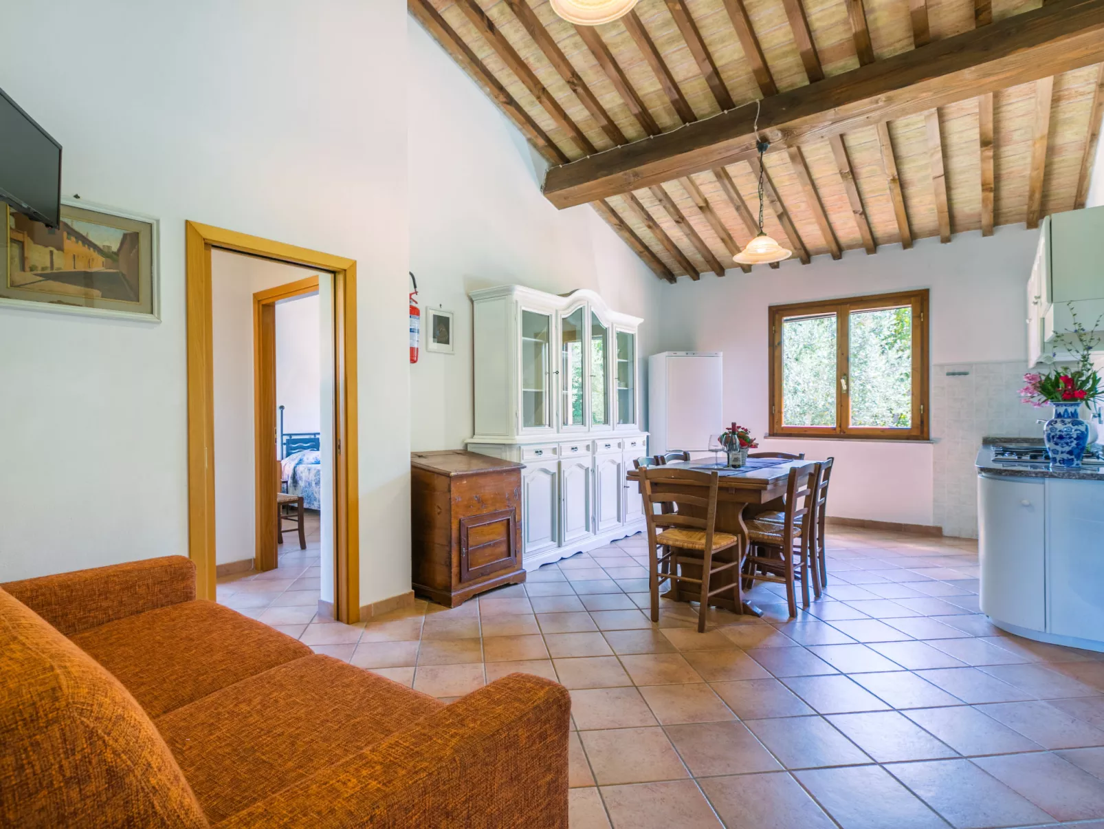 Oliveta 2-Inside