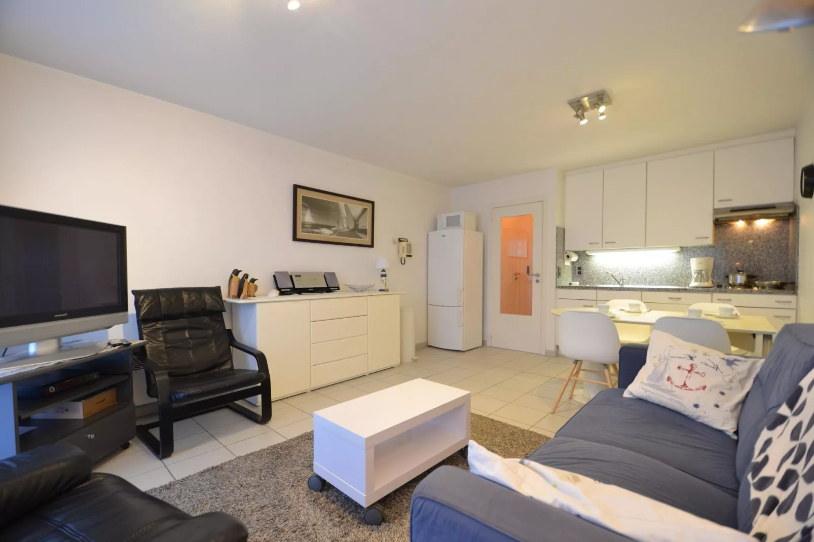 PLAZA G/1601-Living room