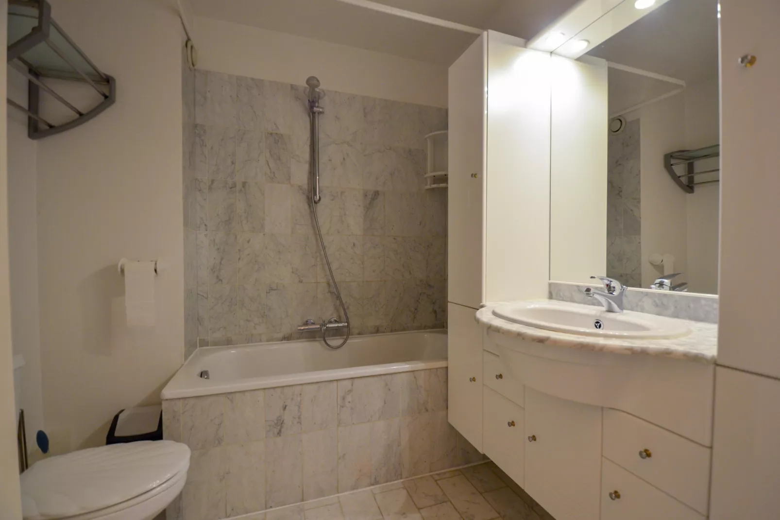 PLAZA G/1601-Bathroom