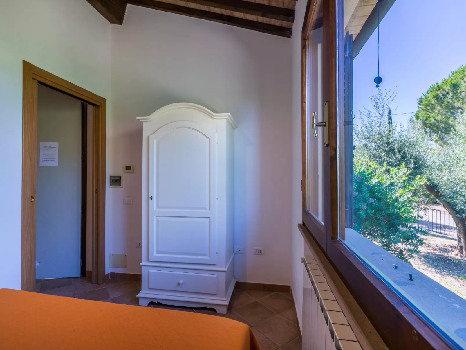 Oliveta 2-Inside