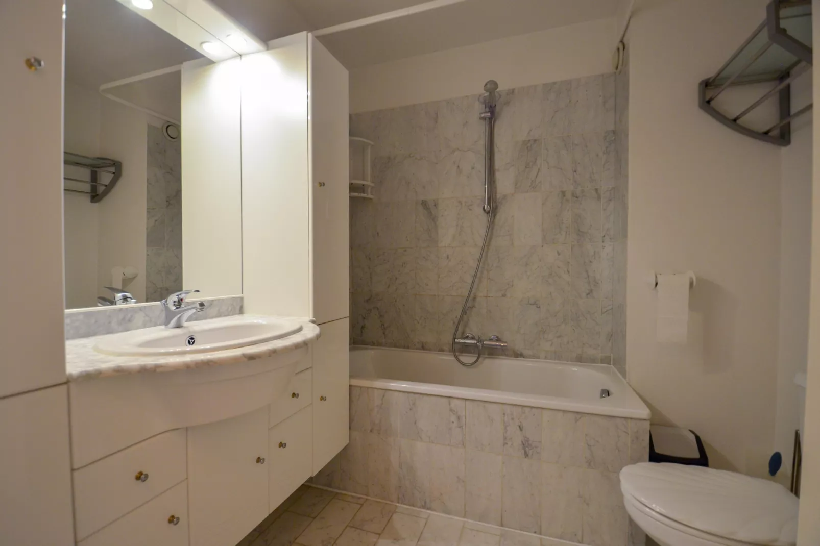 PLAZA G/1601-Bathroom