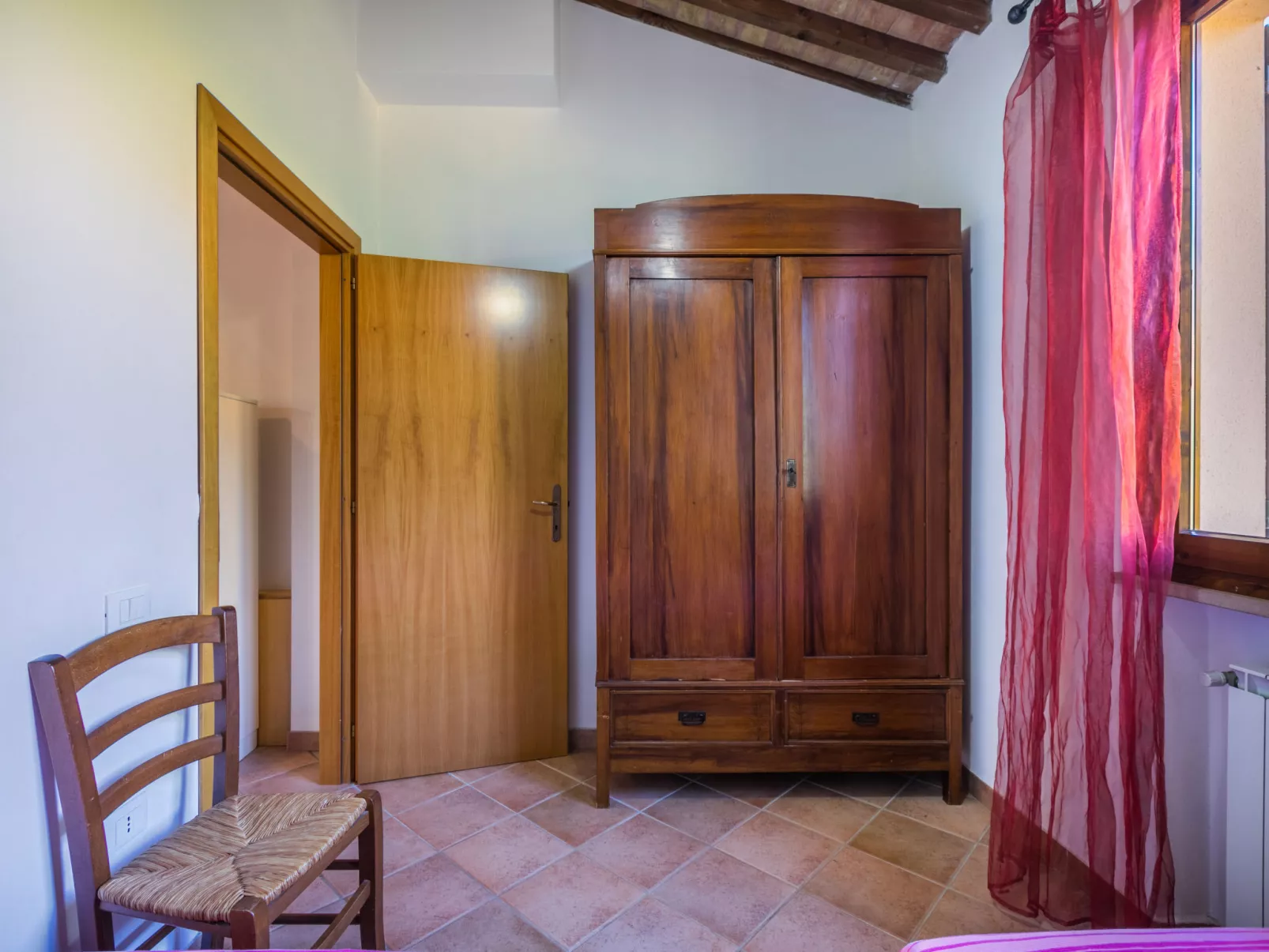 Oliveta 2-Inside