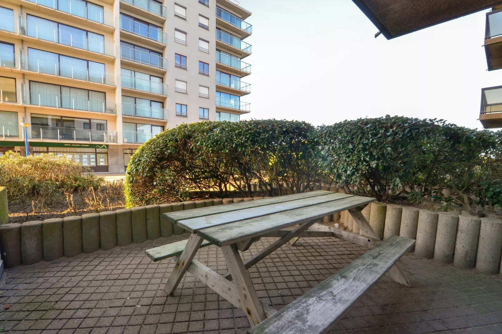PLAZA G/1601-View summer