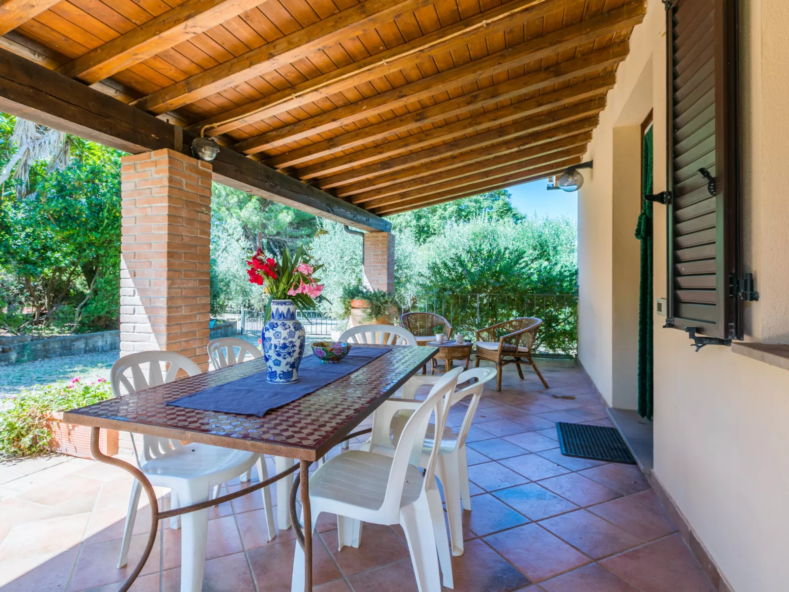Oliveta 2-Outside