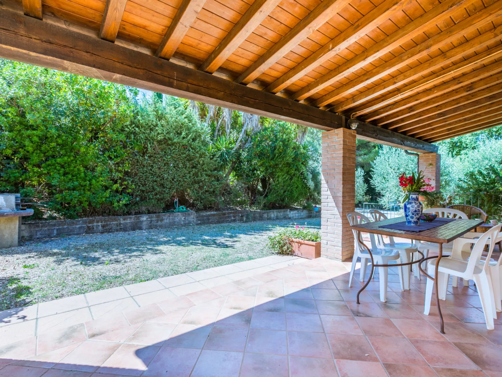 Oliveta 2-Outside