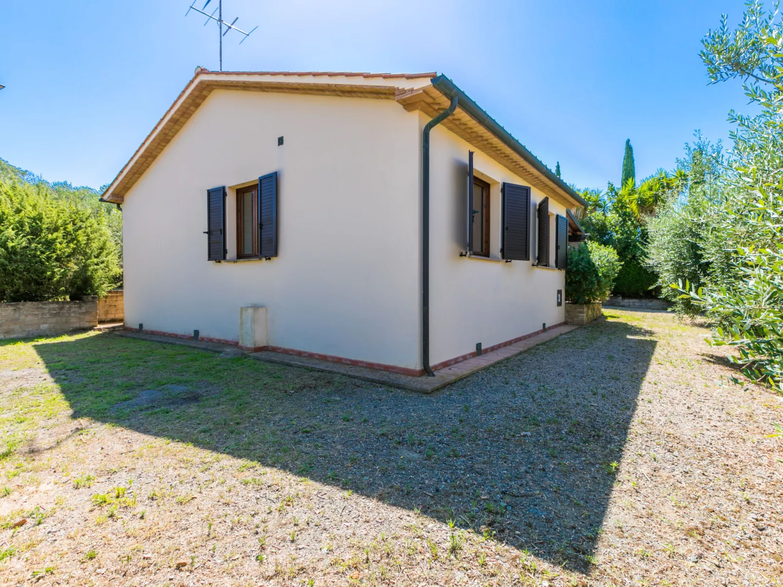 Oliveta 2-Outside