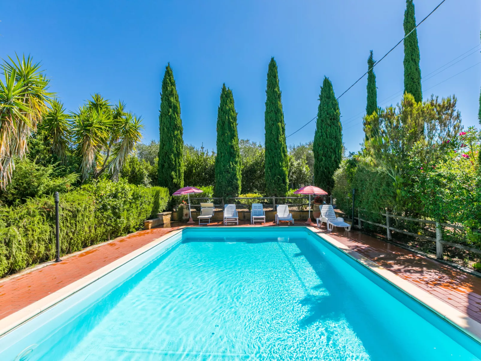 Oliveta 1-Outside
