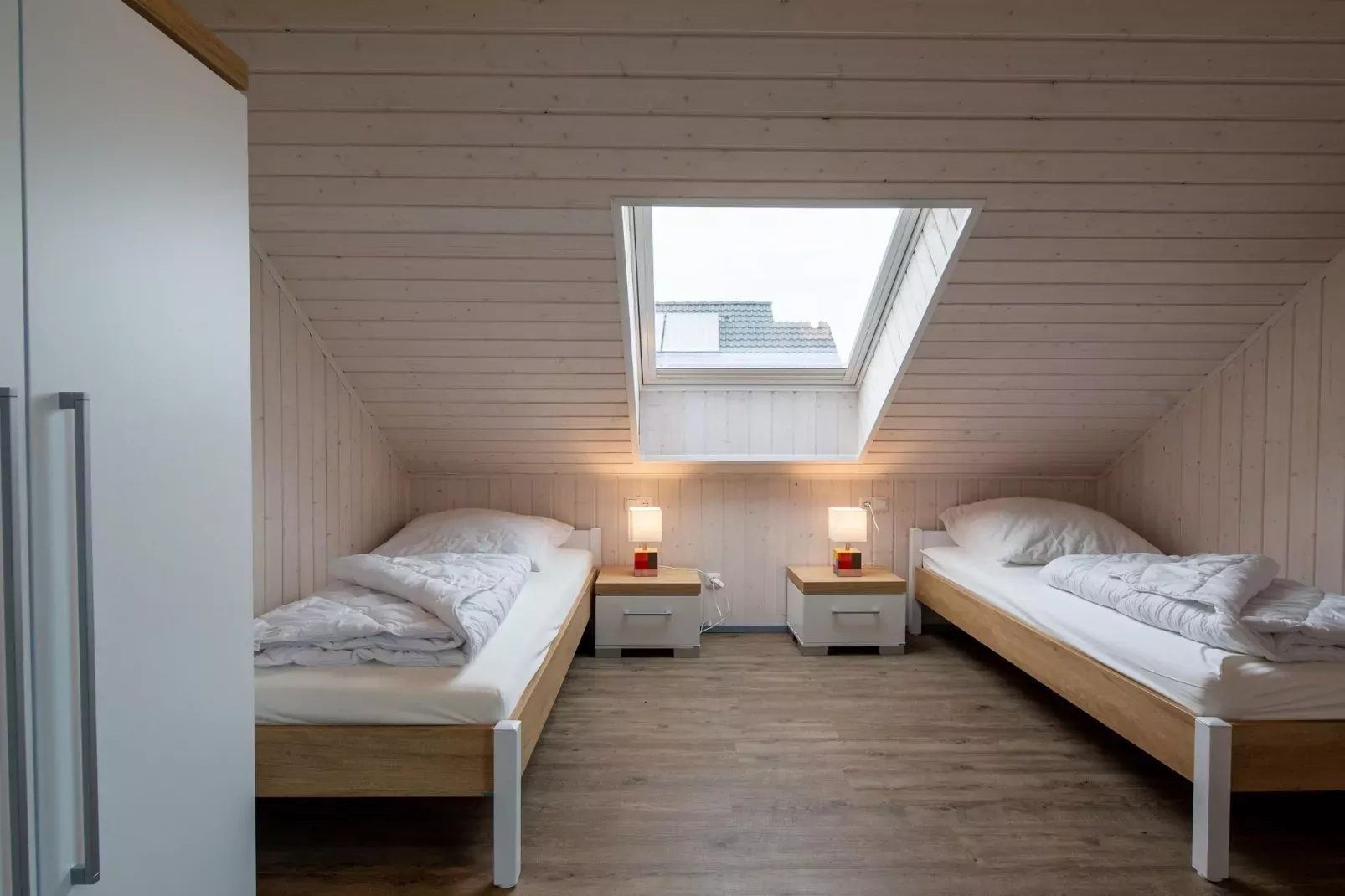Schwan 311-Bedroom