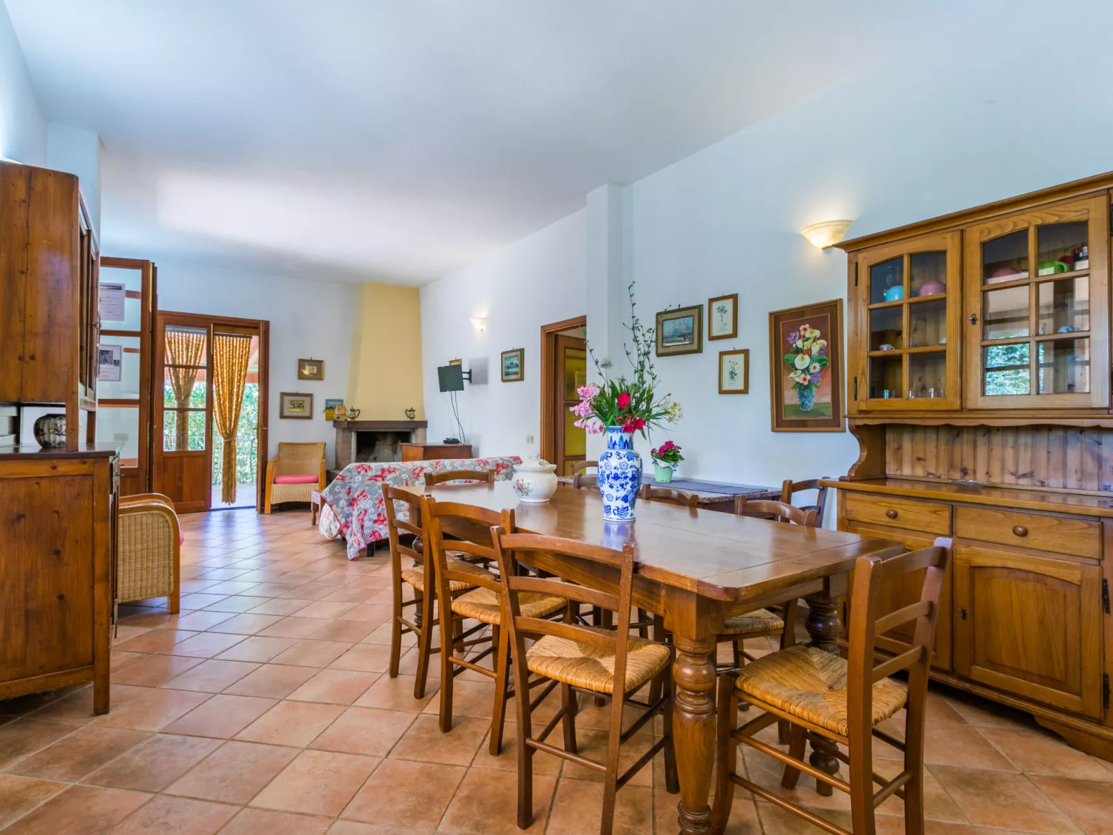 Oliveta 1-Inside