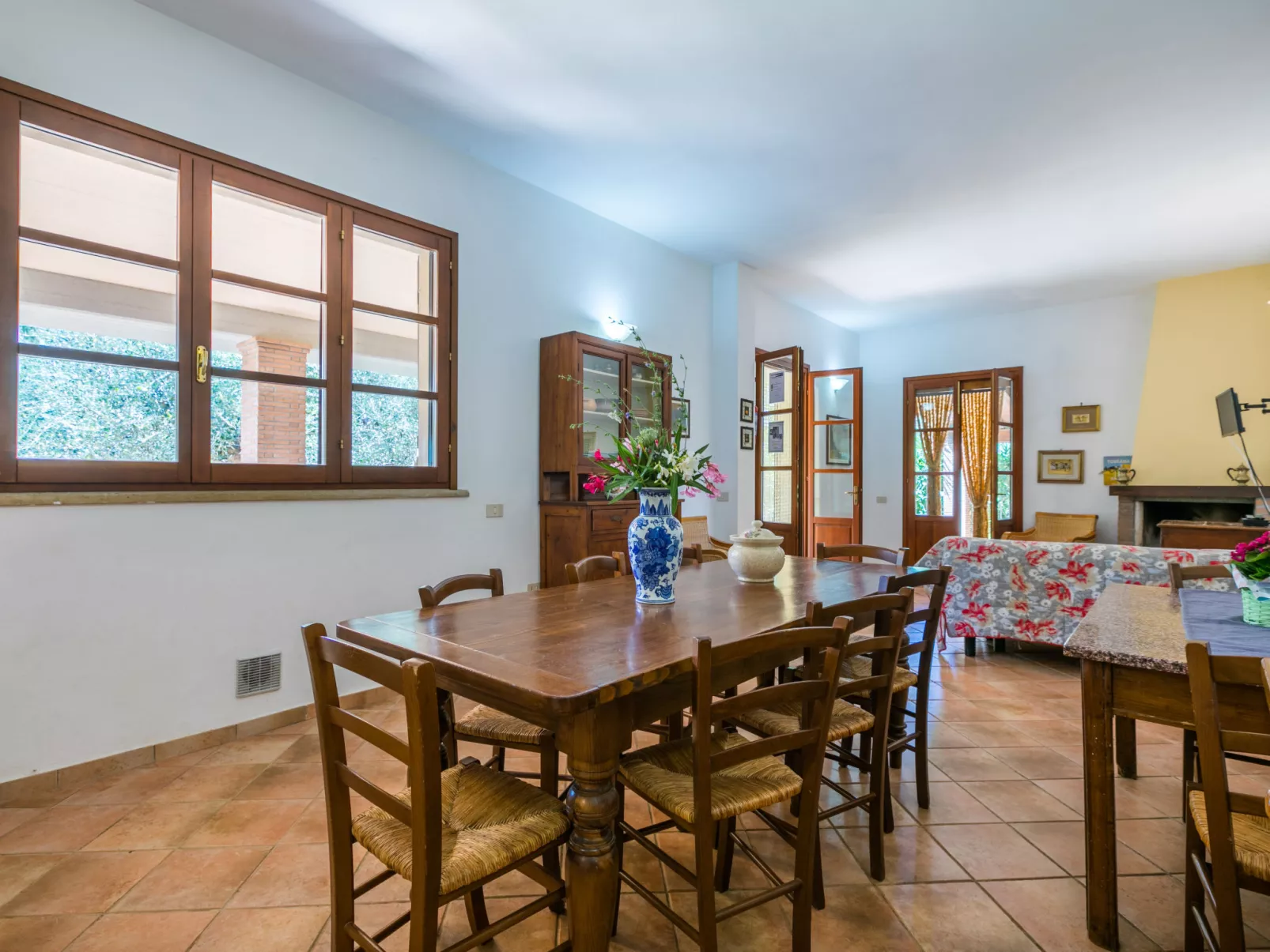 Oliveta 1-Inside