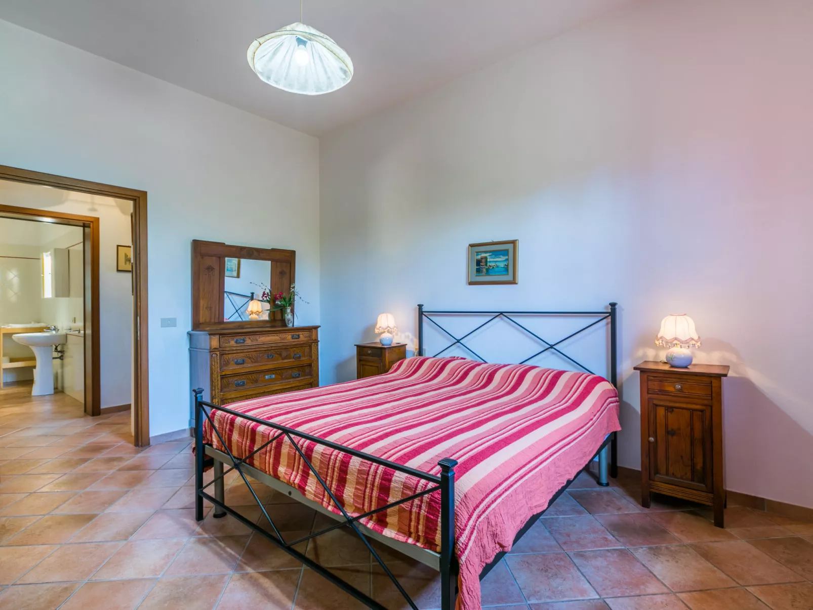 Oliveta 1-Inside