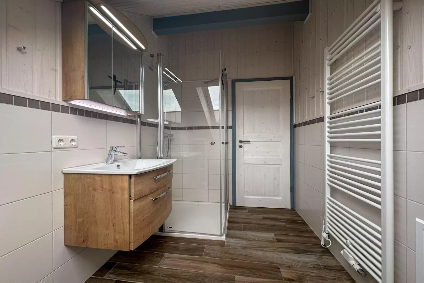 Schwan 311-Bathroom