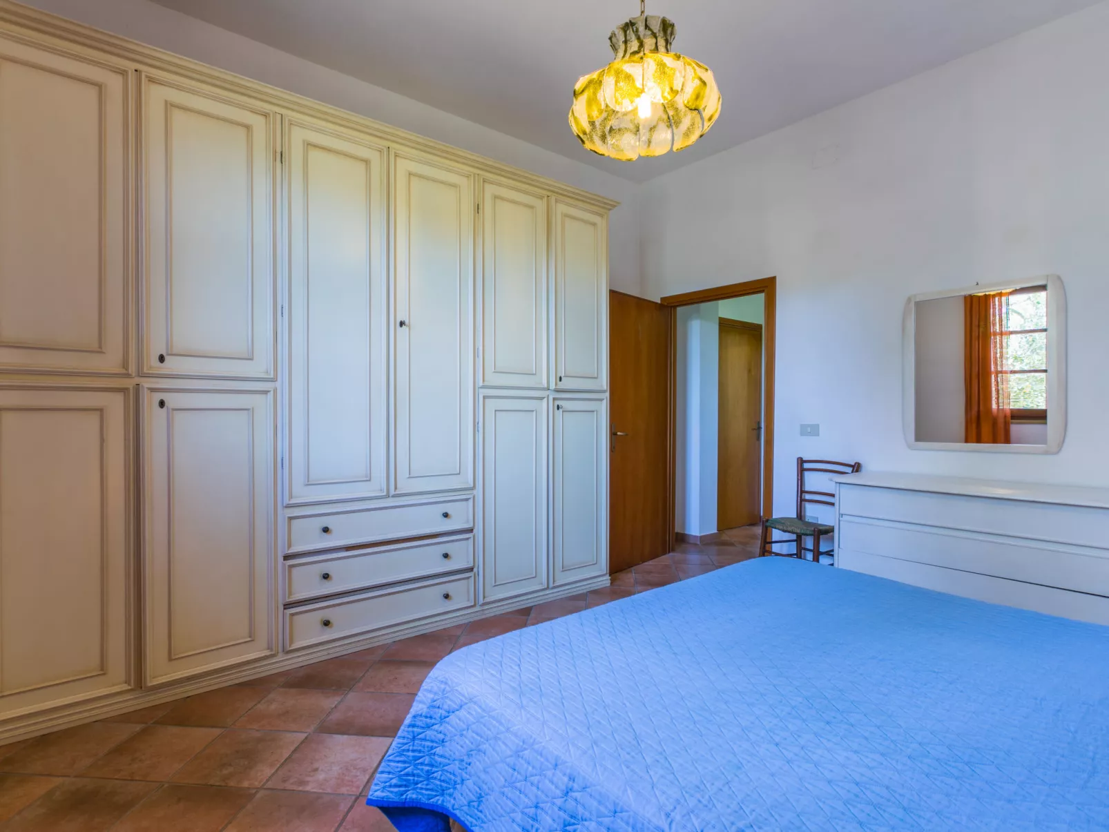 Oliveta 1-Inside