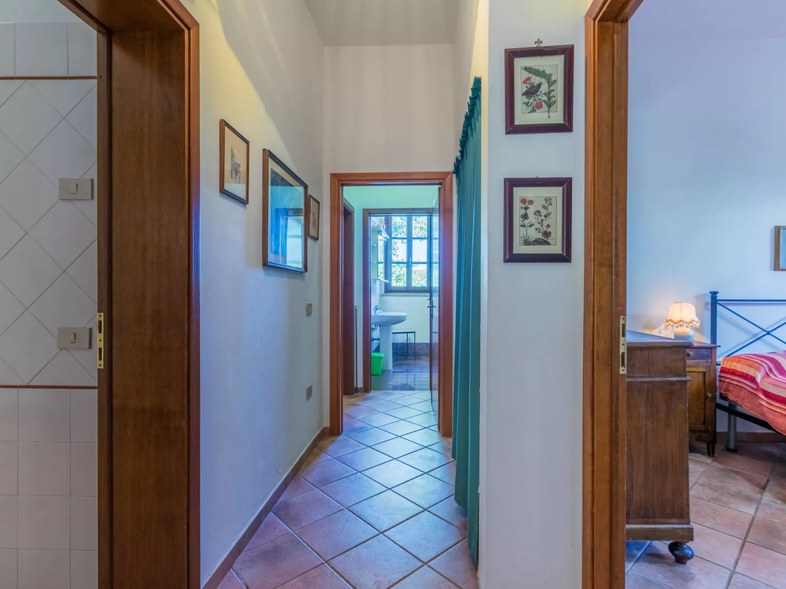 Oliveta 1-Inside
